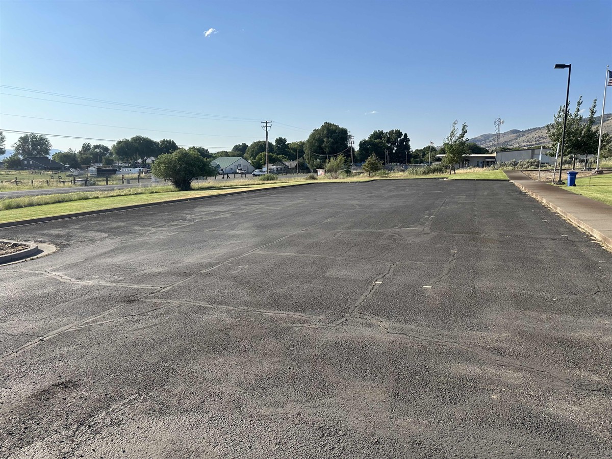 Maintained asphalt parking lot surface in Bend Oregon
